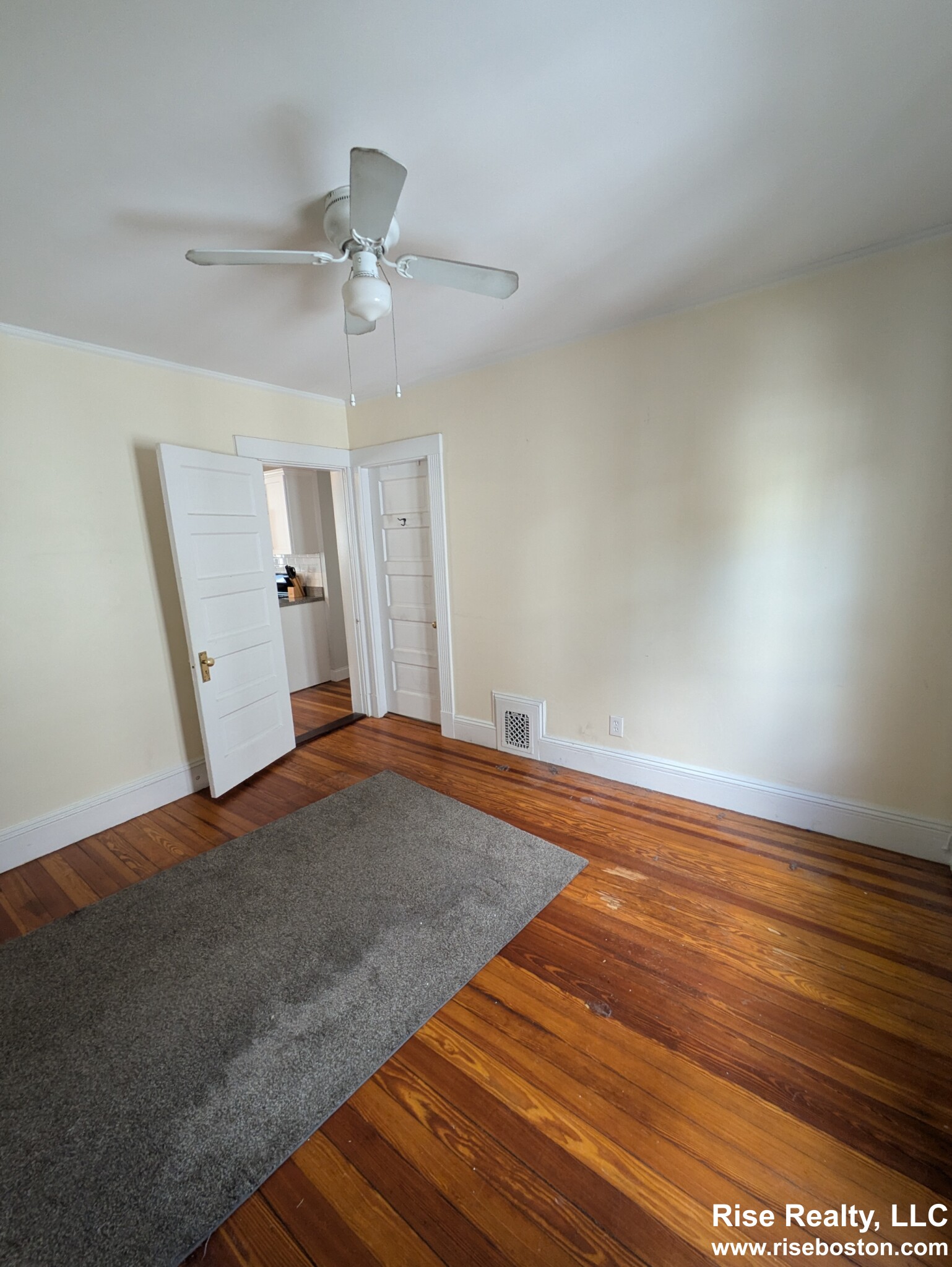 3 bed, 1 bath apartment for rent at 51 Montfern Ave Unit 3, Oak Square — photo 6 of 14