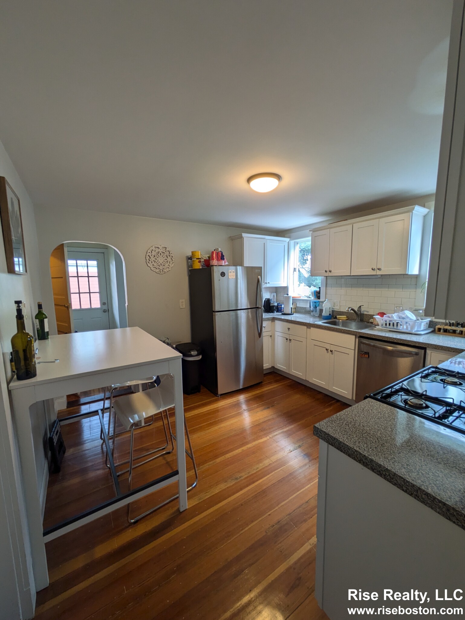 3 bed, 1 bath apartment for rent at 51 Montfern Ave Unit 3, Oak Square