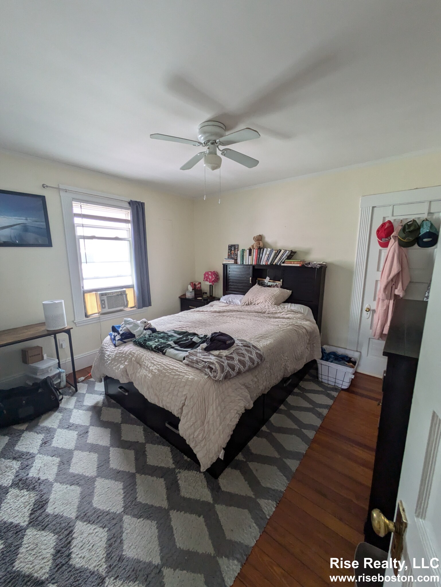 3 bed, 1 bath apartment for rent at 51 Montfern Ave Unit 3, Oak Square — photo 11 of 14