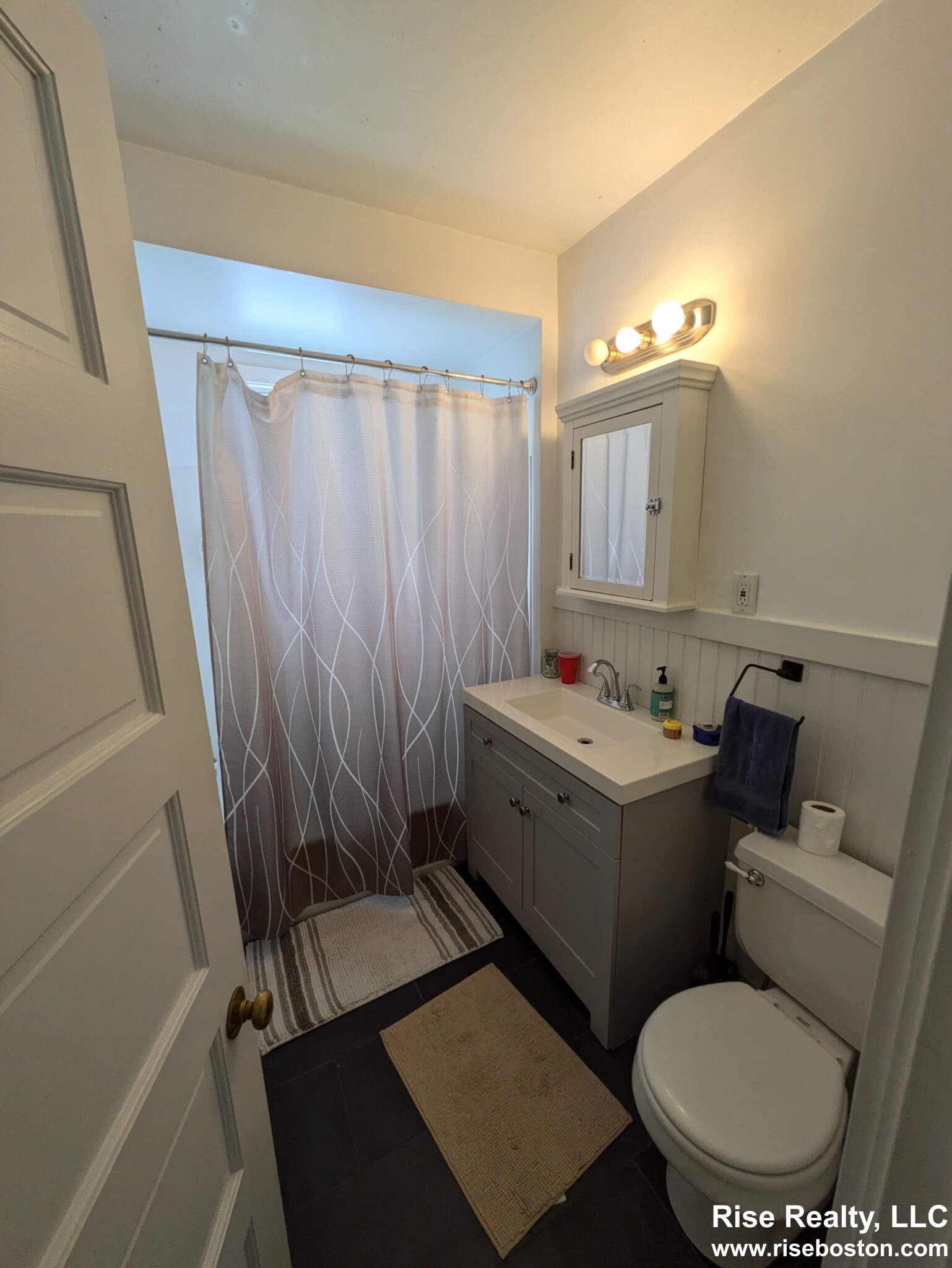 3 bed, 1 bath apartment for rent at 51 Montfern Ave Unit 3, Oak Square — photo 12 of 14