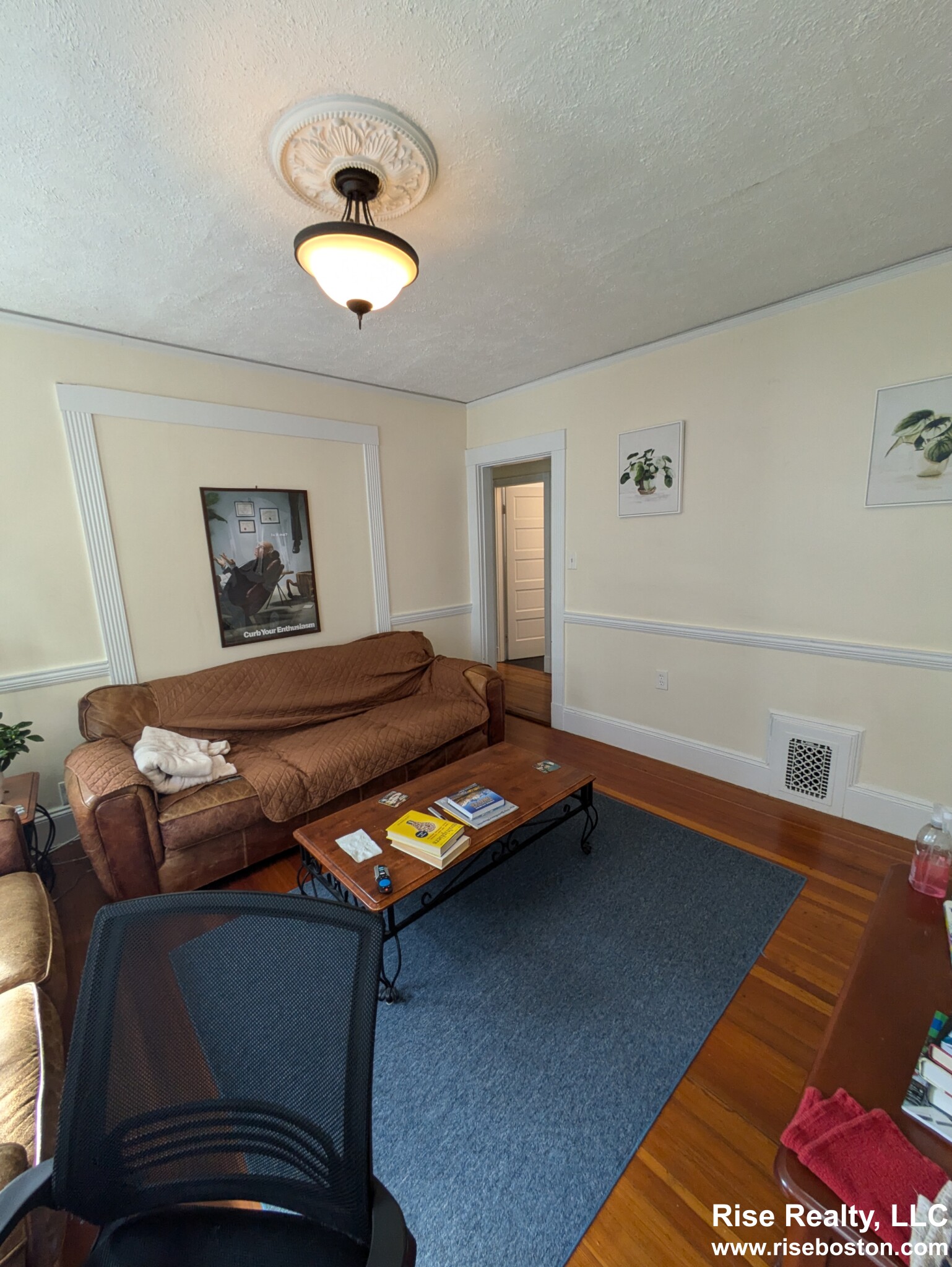 3 bed, 1 bath apartment for rent at 51 Montfern Ave Unit 3, Oak Square — photo 4 of 14