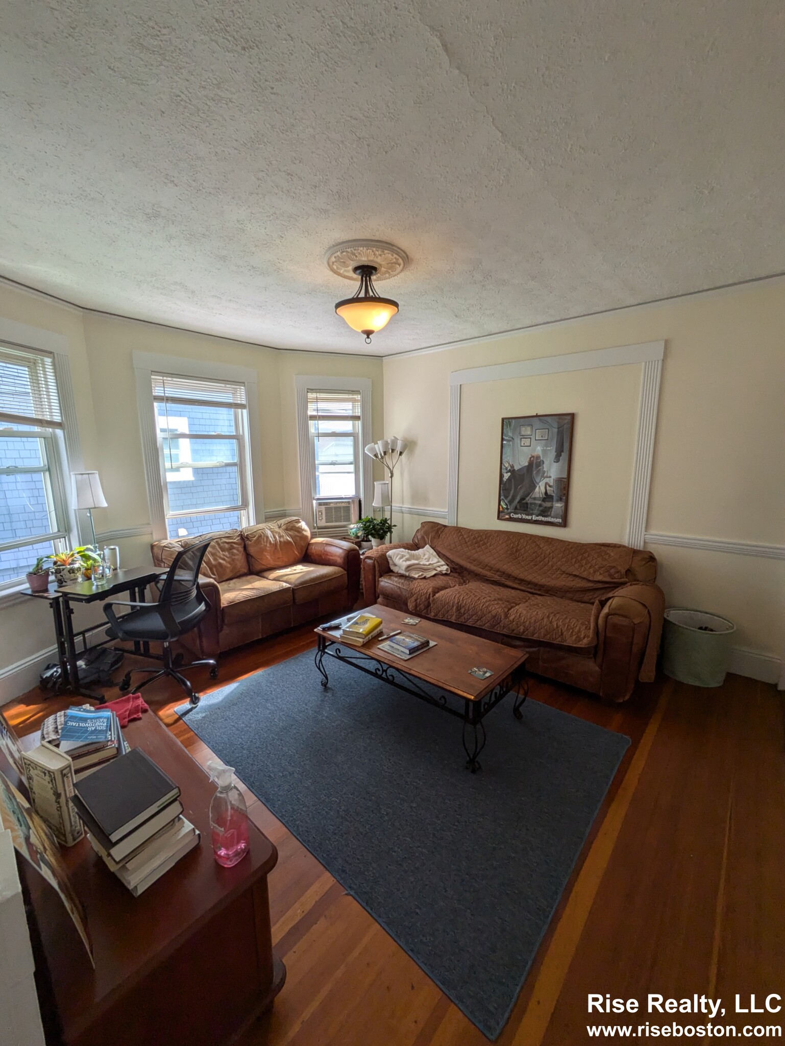 3 bed, 1 bath apartment for rent at 51 Montfern Ave Unit 3, Oak Square — photo 3 of 14