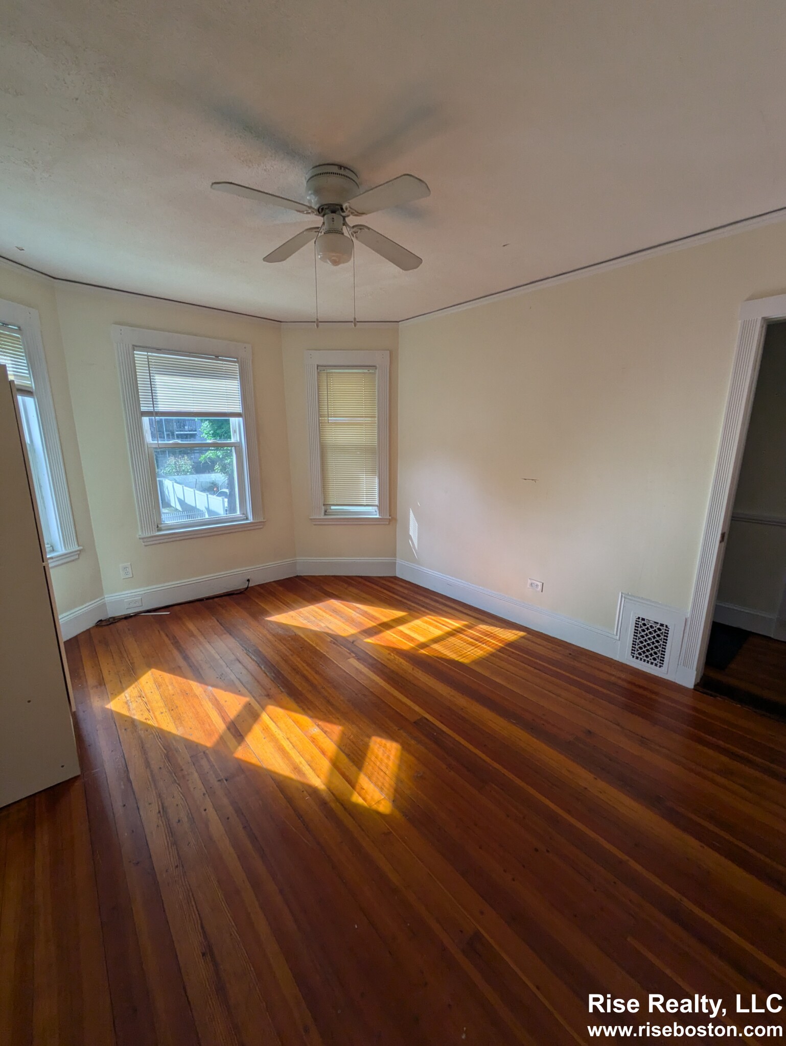 3 bed, 1 bath apartment for rent at 51 Montfern Ave Unit 3, Oak Square — photo 8 of 14