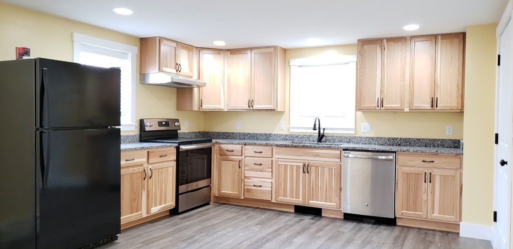 3 bed, 1 bath apartment for rent at 51 Moore Rd Unit 1, New Braintree — photo 1 of 42