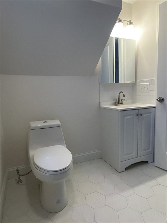 4 bed, 2 bath apartment for rent at 51 Moseley St Unit 1, Dorchester — photo 4 of 37