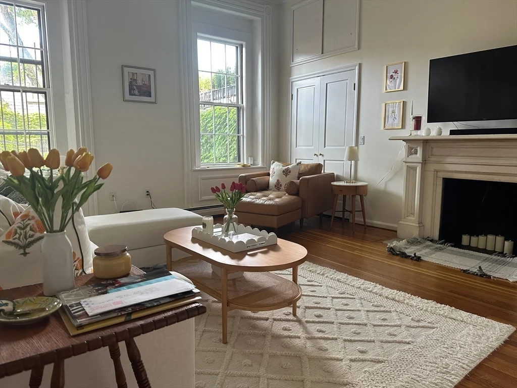2 bed, 1 bath apartment for rent at 51 Mt Vernon St Unit 2, Beacon Hill — photo 3 of 13
