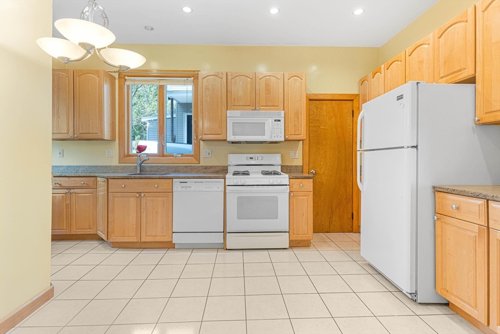 2 bed, 1 bath apartment for rent at 51 Newbury St Unit 1, Teele Square — photo 6 of 19
