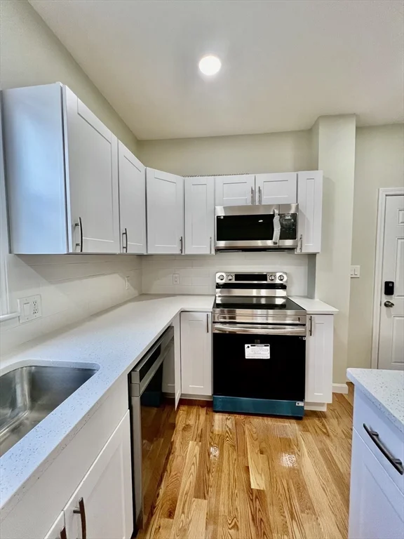 3 bed, 1 bath apartment for rent at 51 Paris Unit 2, Everett — photo 3 of 14