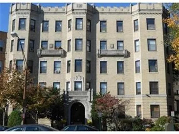 1 bed, 1 bath apartment for rent at 51 Park Dr Unit 1, Fenway