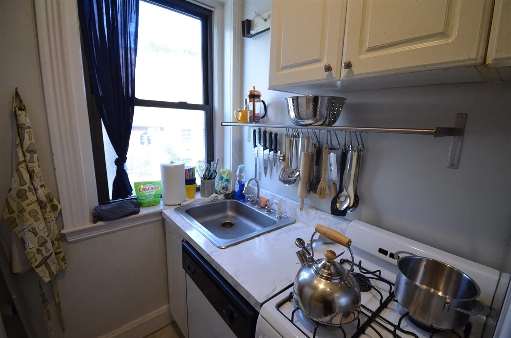 1 bed, 1 bath apartment for rent at 51 Park Dr Unit 10, Fenway — photo 4 of 10