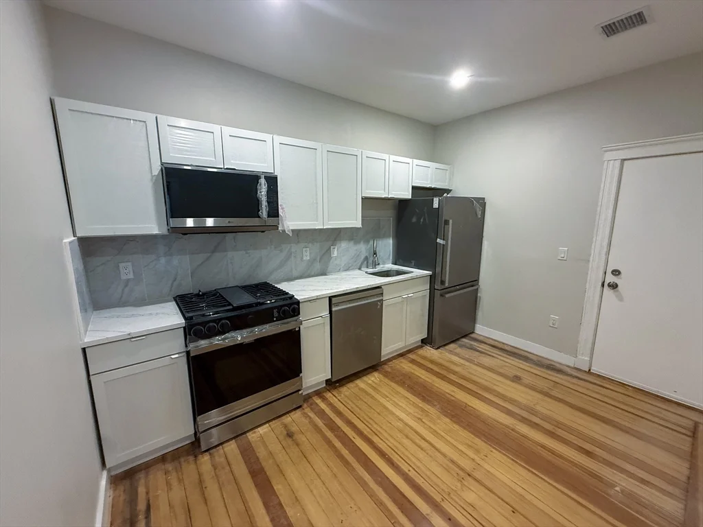5 bed, 2 bath apartment for rent at 51 Pasadena Unit 2, Dorchester — photo 2 of 15