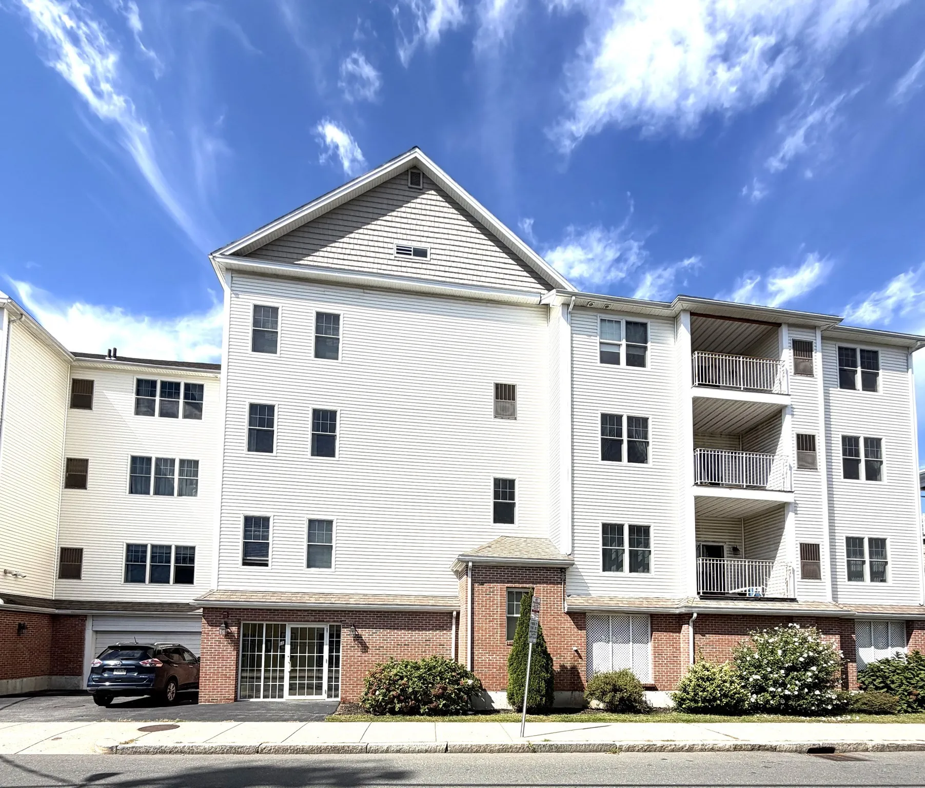 2 bed, 2 bath apartment for rent at 51 Pearl St Unit 206, Malden