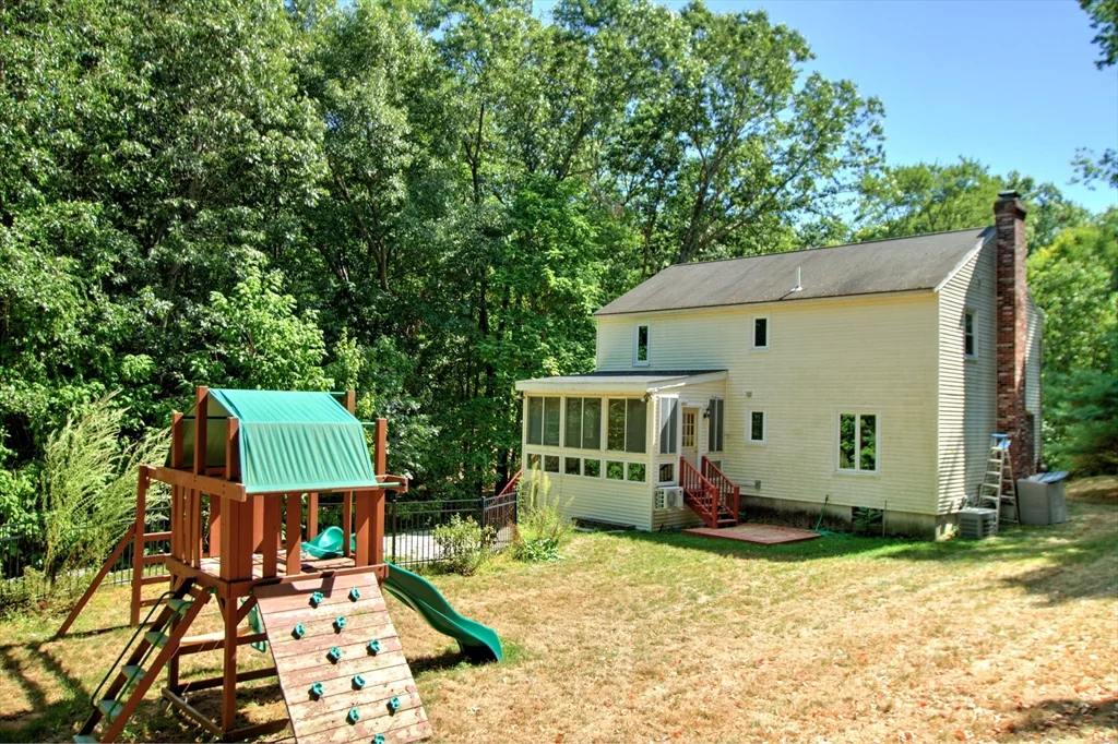 3 bed, 2 bath apartment for rent at 51 Pleasant St, Westford — photo 3 of 25