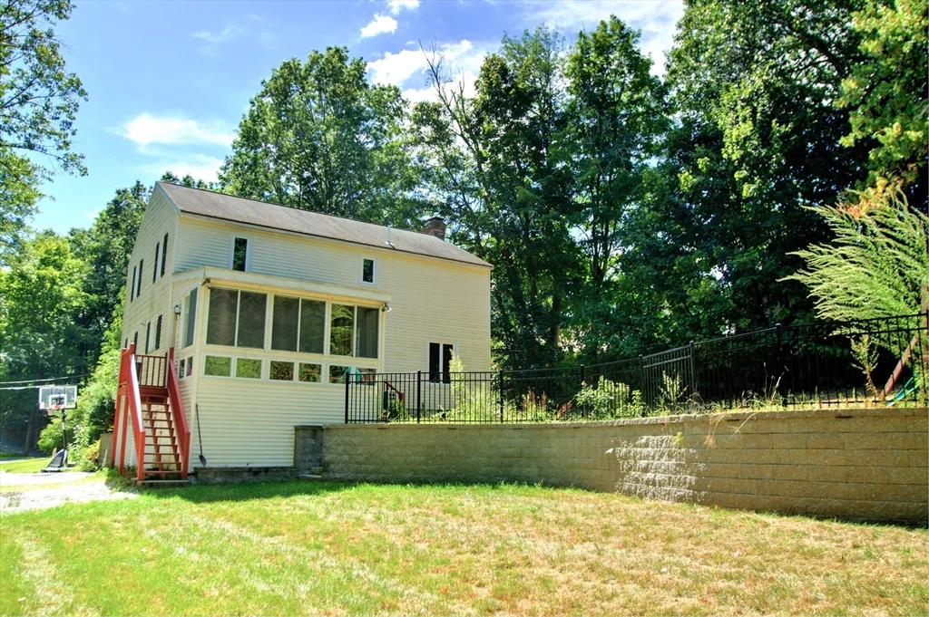 3 bed, 2 bath apartment for rent at 51 Pleasant St, Westford — photo 2 of 25