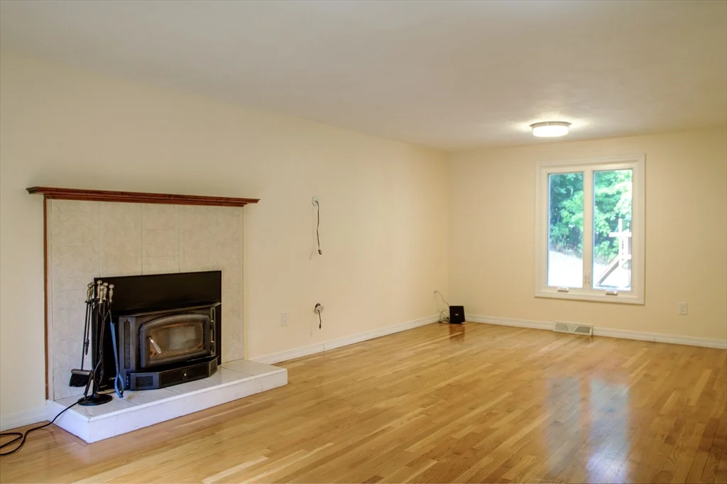 3 bed, 2 bath apartment for rent at 51 Pleasant St, Westford — photo 14 of 25