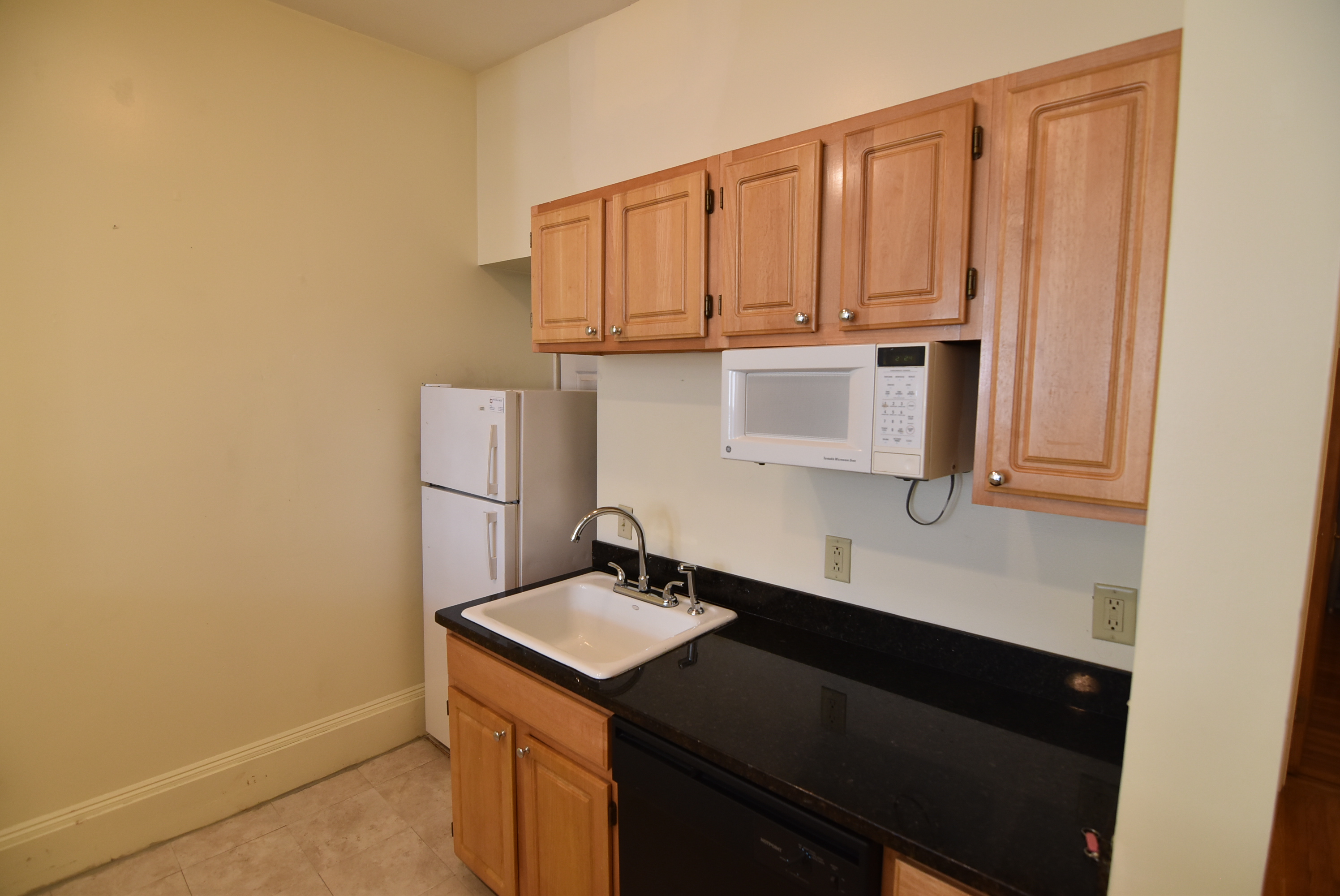 1 bed, 1 bath apartment for rent at 51 Queensberry St Unit 2, Fenway — photo 3 of 11