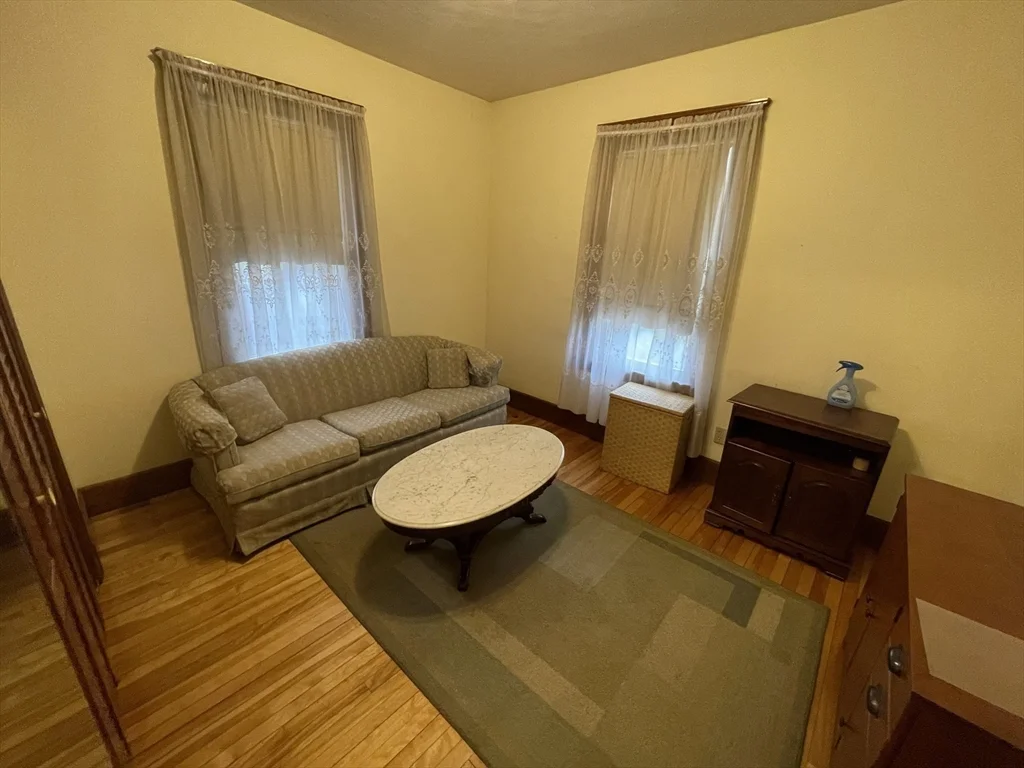 3 bed, 1 bath apartment for rent at 51 Richmond Ave Unit 1, West Side — photo 5 of 17