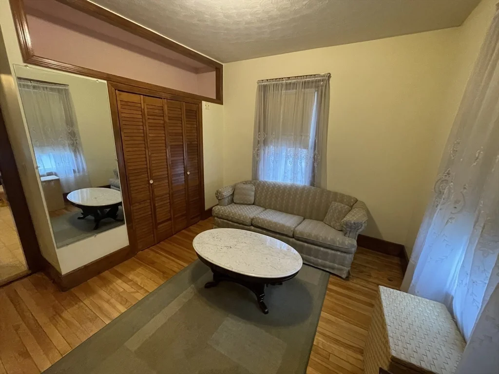 3 bed, 1 bath apartment for rent at 51 Richmond Ave Unit 1, West Side — photo 6 of 17