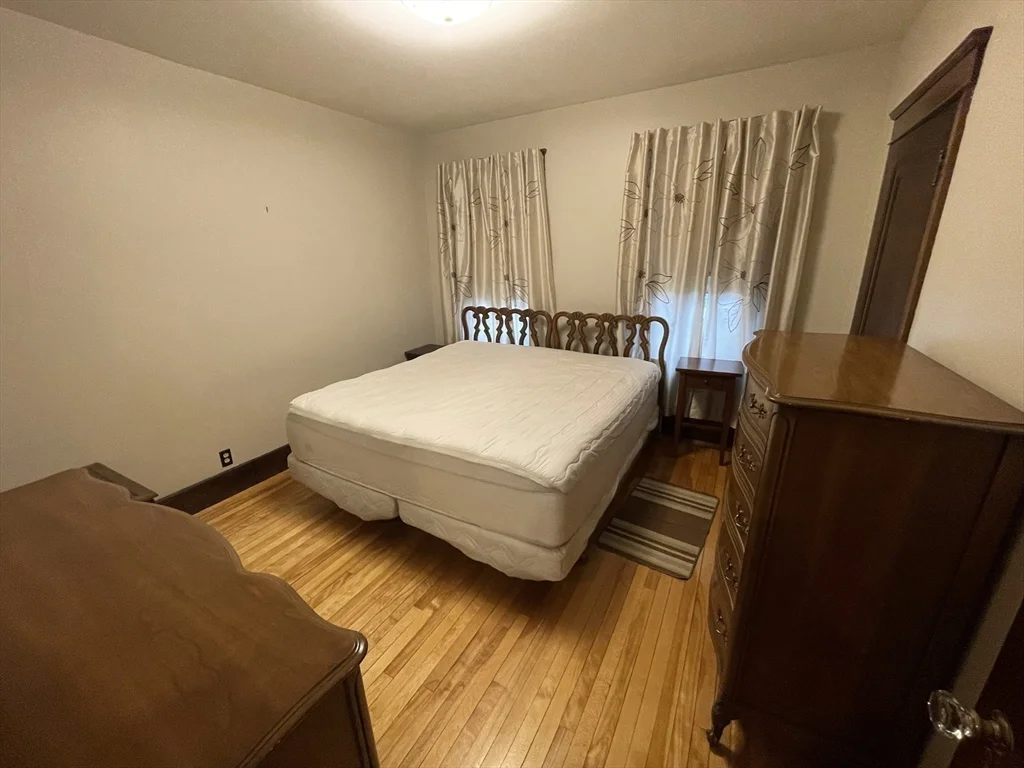 3 bed, 1 bath apartment for rent at 51 Richmond Ave Unit 1, West Side — photo 8 of 17