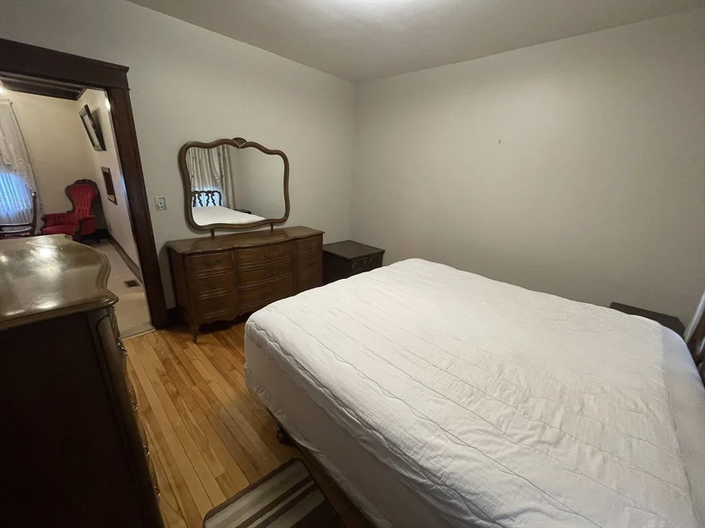 3 bed, 1 bath apartment for rent at 51 Richmond Ave Unit 1, West Side — photo 9 of 17