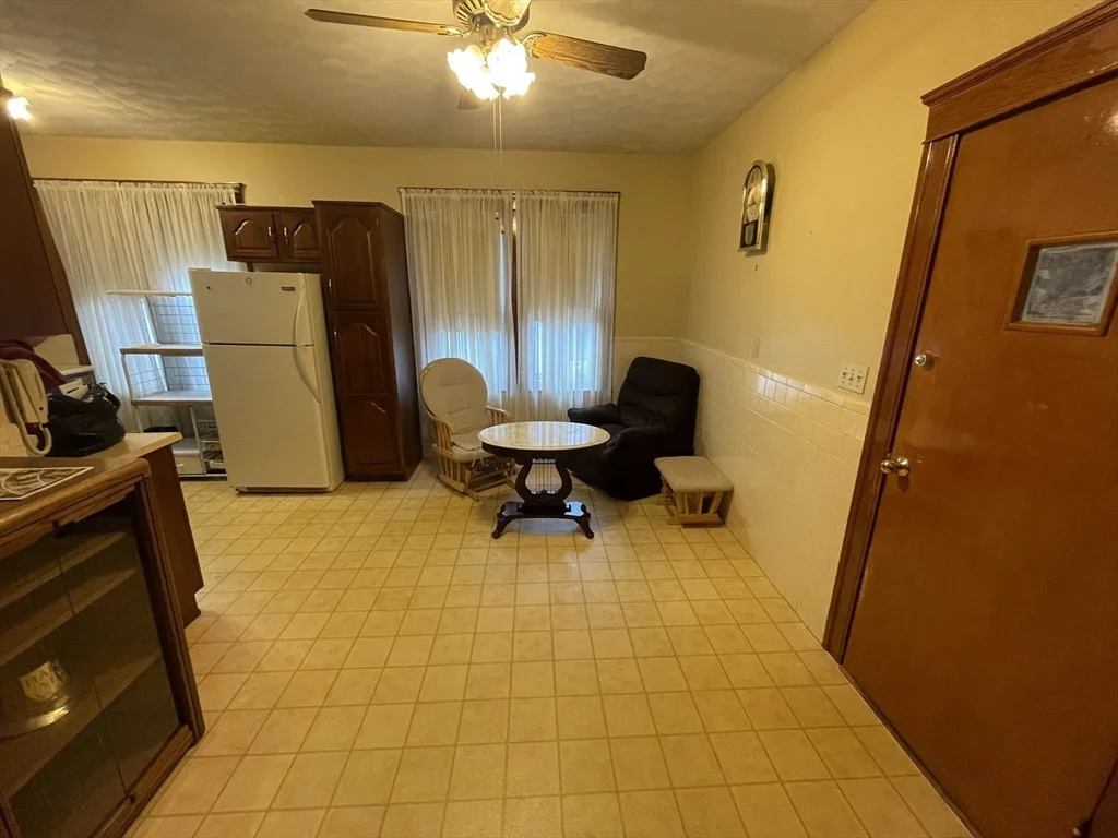 3 bed, 1 bath apartment for rent at 51 Richmond Ave Unit 1, West Side — photo 2 of 17