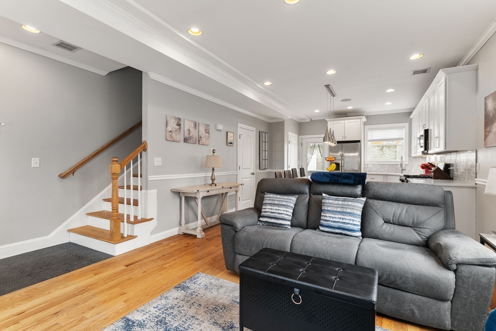 3 bed, 2 bath apartment for rent at 51 Robey Unit 51, Roxbury — photo 5 of 29