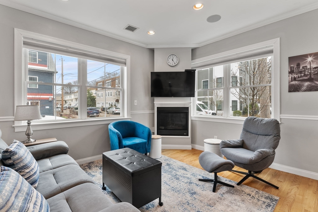 3 bed, 2 bath apartment for rent at 51 Robey Unit 51, Roxbury — photo 6 of 29