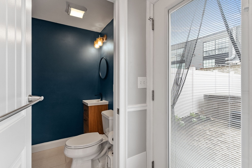 3 bed, 2 bath apartment for rent at 51 Robey Unit 51, Roxbury — photo 8 of 29