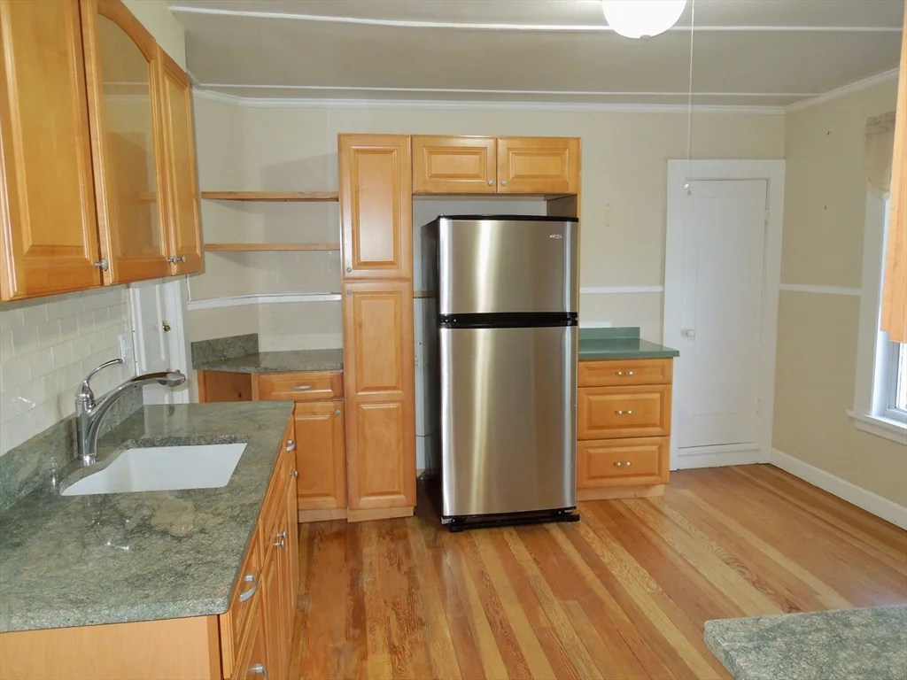 2 bed, 1 bath apartment for rent at 51 Samoset St Unit 2, Plymouth — photo 4 of 11