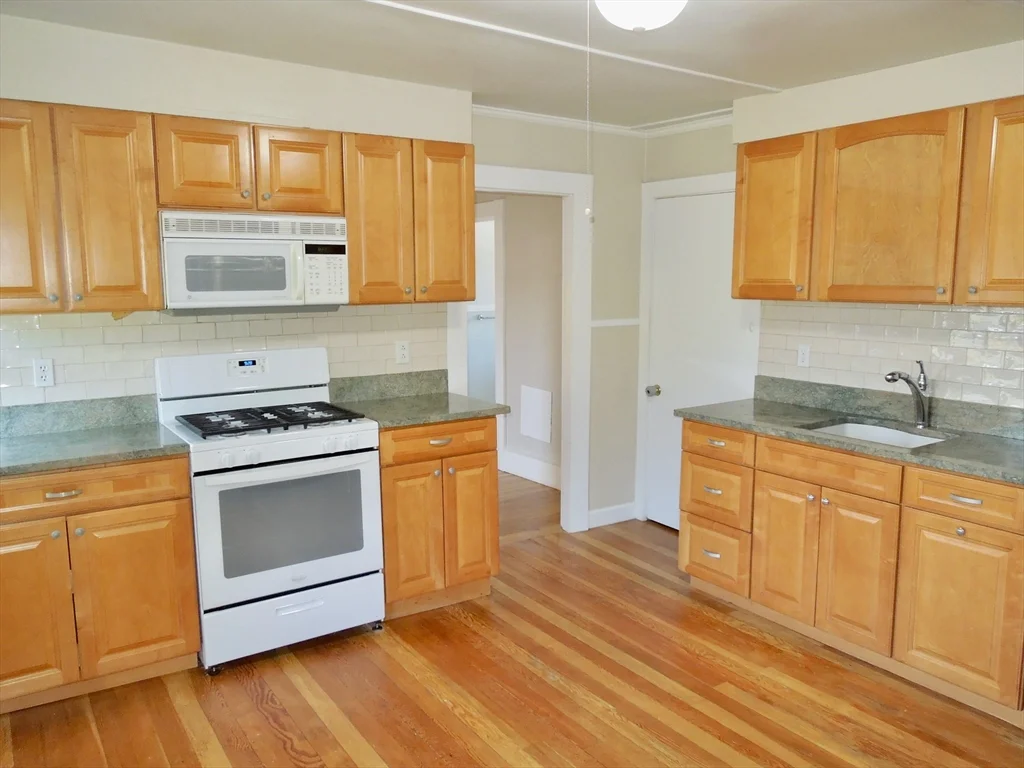 2 bed, 1 bath apartment for rent at 51 Samoset St Unit 2, Plymouth — photo 5 of 11
