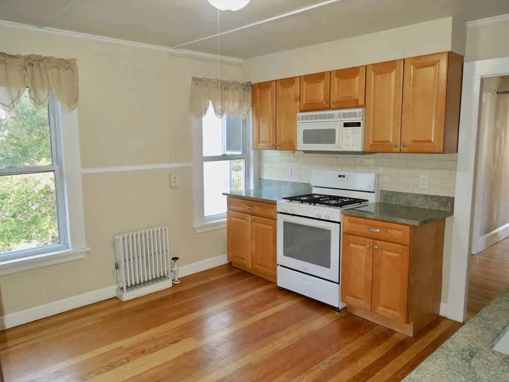 2 bed, 1 bath apartment for rent at 51 Samoset St Unit 2, Plymouth — photo 6 of 11