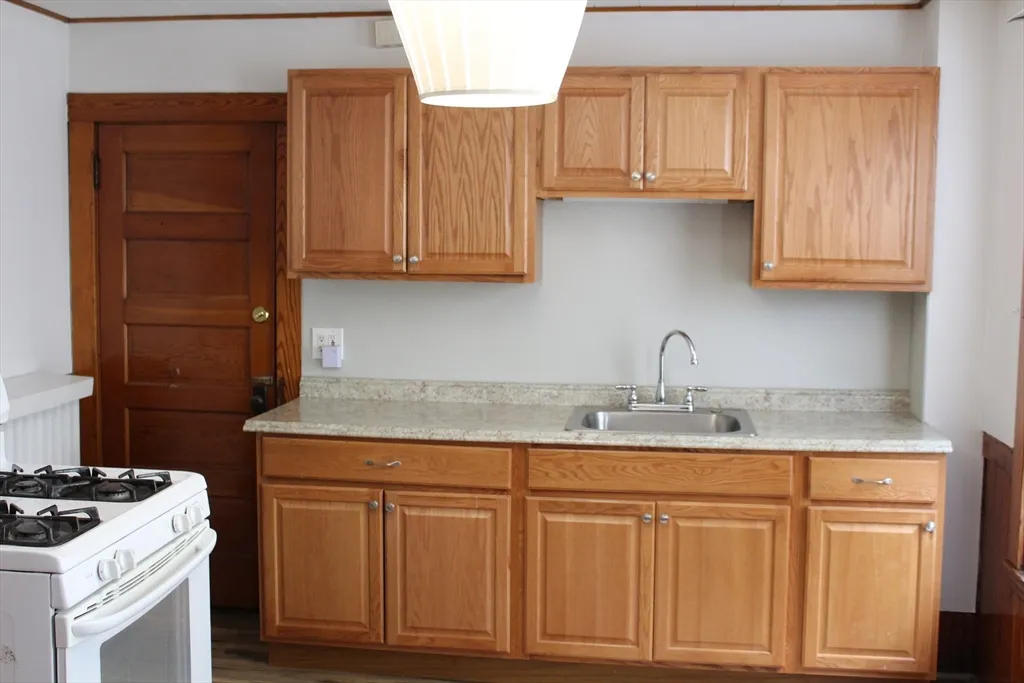 2 bed, 1 bath apartment for rent at 51 School St Unit 2, Union Square — photo 3 of 8
