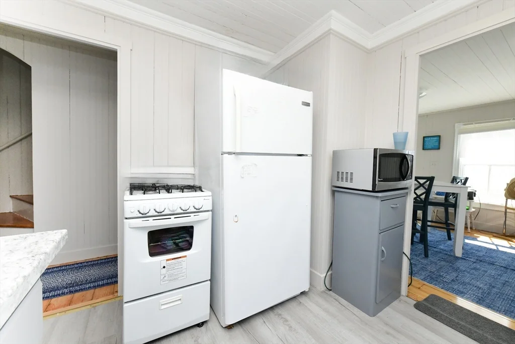 4 bed, 1 bath apartment for rent at 51 South Blvd Unit Weekly, Onset Bay — photo 5 of 31