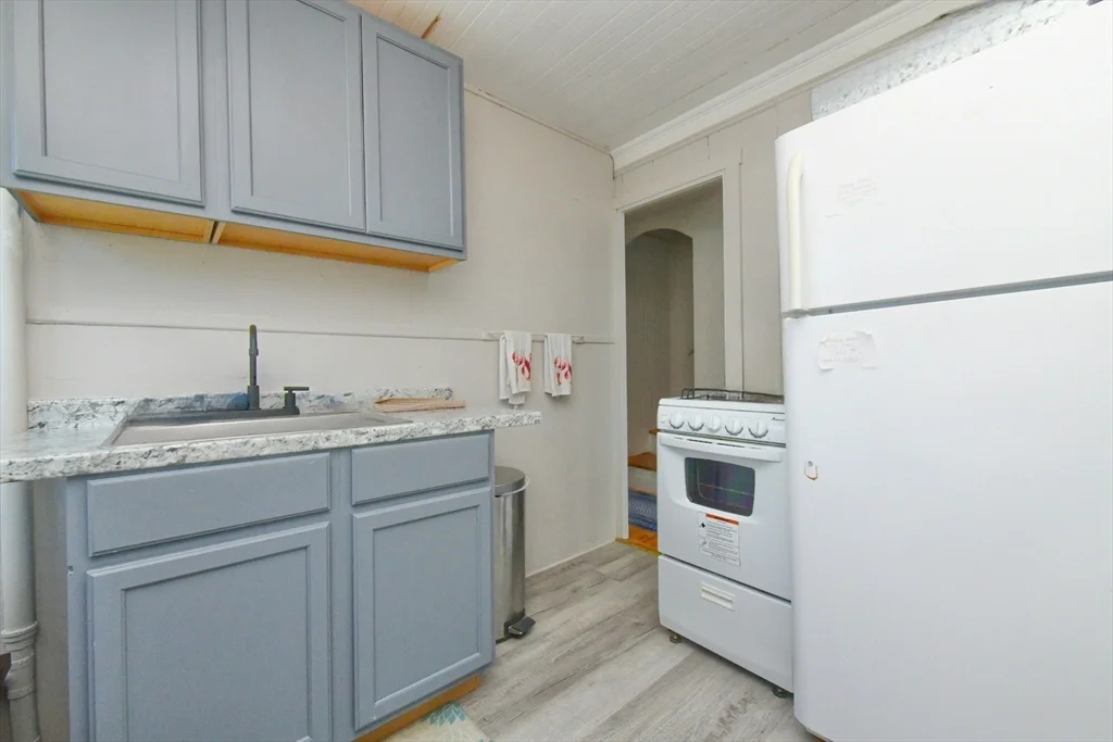 4 bed, 1 bath apartment for rent at 51 South Blvd Unit Weekly, Onset Bay — photo 4 of 31