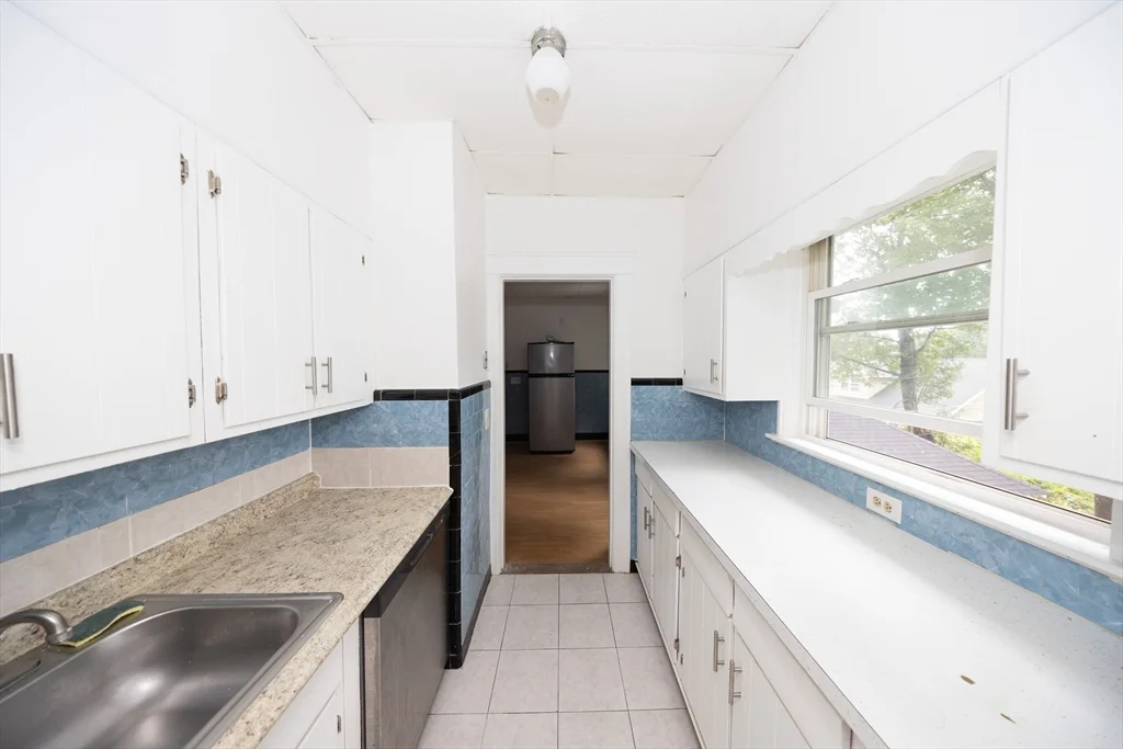 3 bed, 1 bath apartment for rent at 51 South Lenox St Unit 2, Worcester — photo 10 of 17