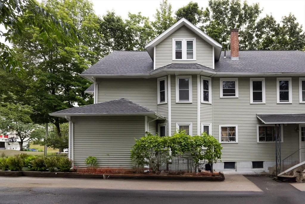 3 bed, 1 bath apartment for rent at 51 South Lenox St Unit 2, Worcester — photo 3 of 17