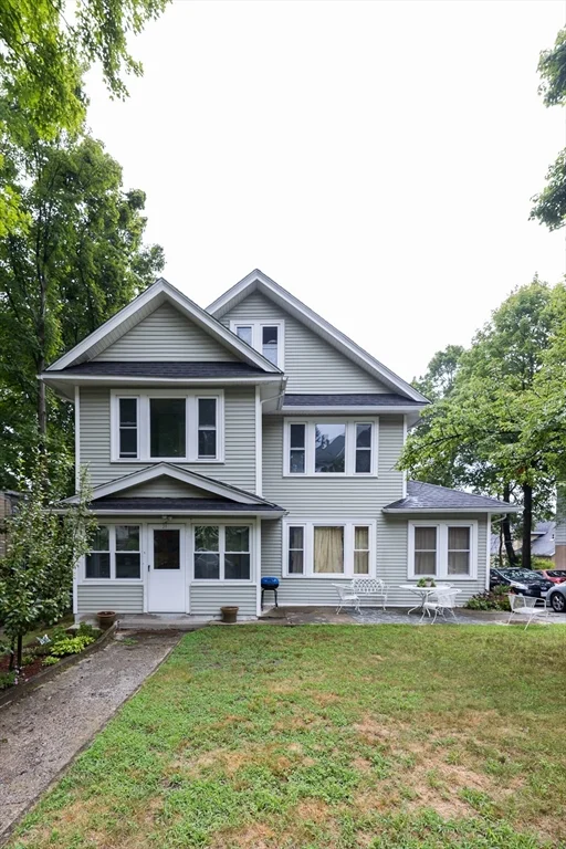 3 bed, 1 bath apartment for rent at 51 South Lenox St Unit 2, Worcester — photo 1 of 17