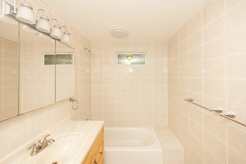 3 bed, 1 bath apartment for rent at 51 South Lenox St Unit 2, Worcester — photo 15 of 17