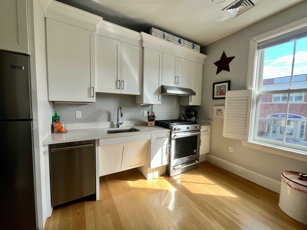 1 bed, 1 bath apartment for rent at 51 South St Unit 204, Hingham — photo 5 of 14