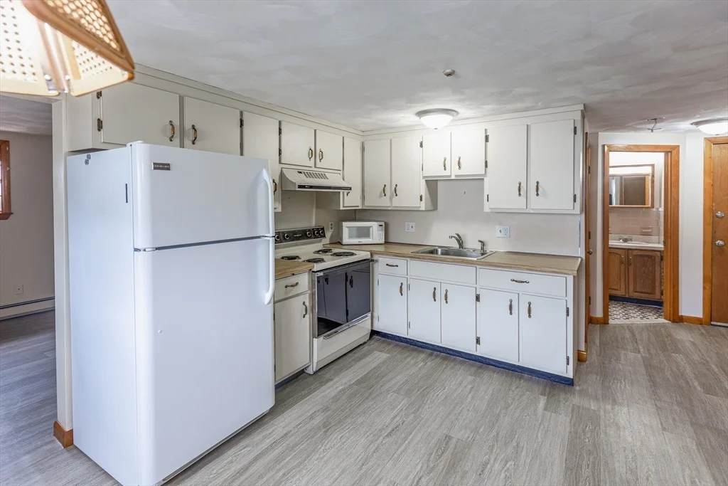 1 bed, 1 bath apartment for rent at 51 Stoughton St Unit 1, Quincy — photo 2 of 9