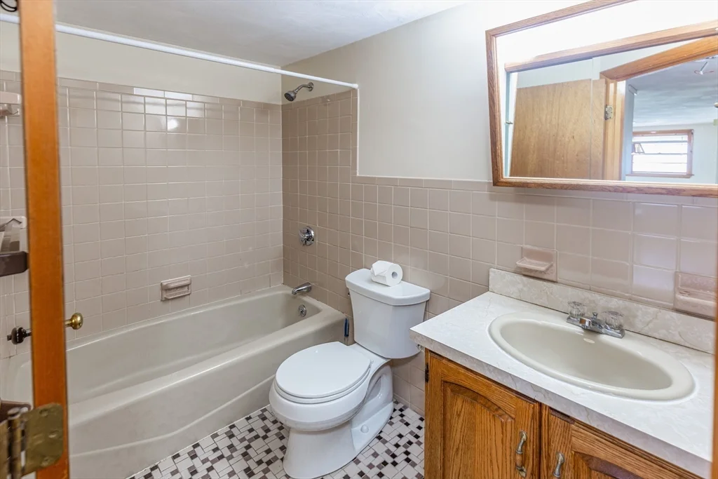 1 bed, 1 bath apartment for rent at 51 Stoughton St Unit 1, Quincy — photo 6 of 9