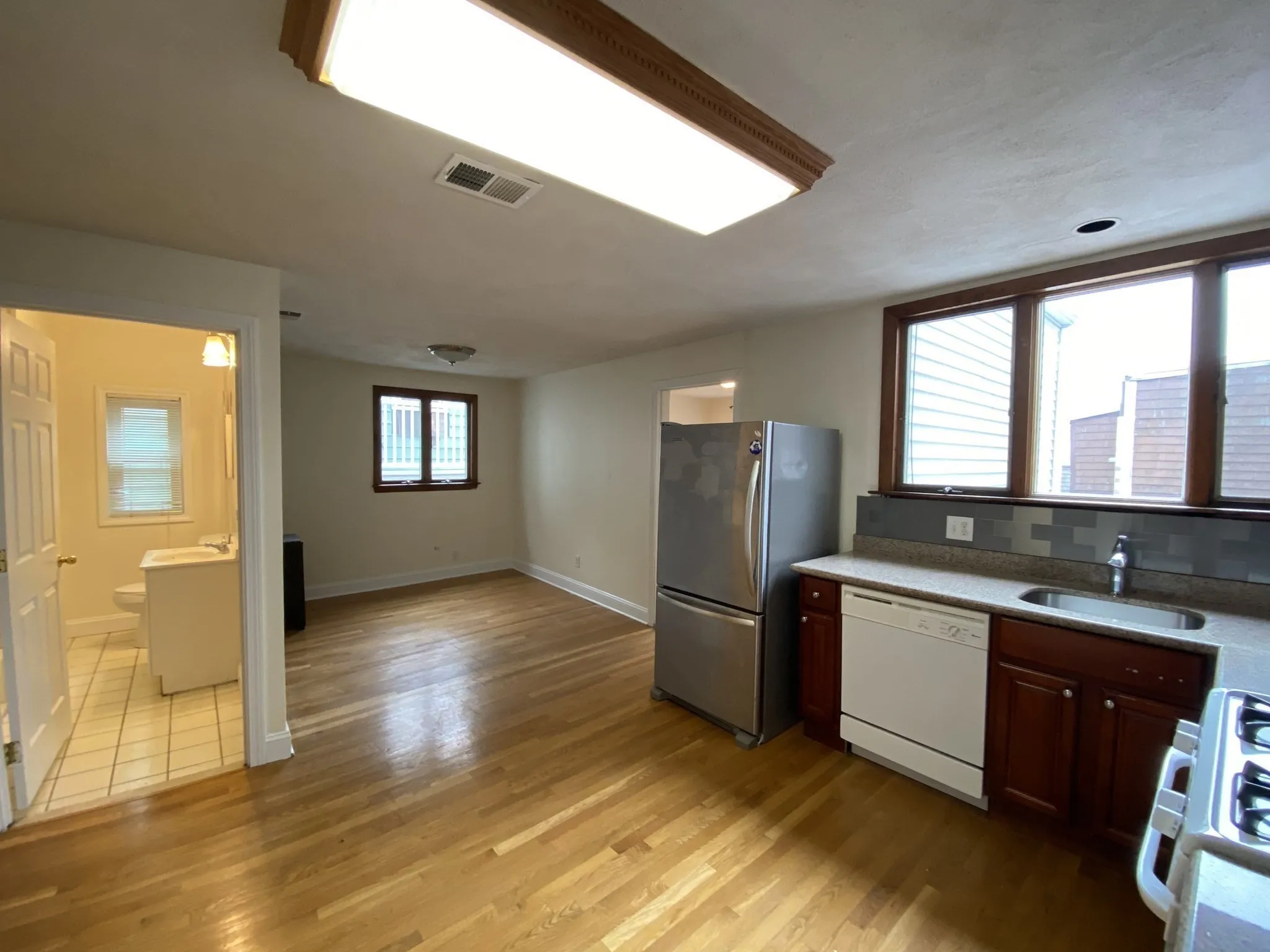 3 bed, 1 bath apartment for rent at 51 Telegraph St Unit 2, South Boston — photo 2 of 25