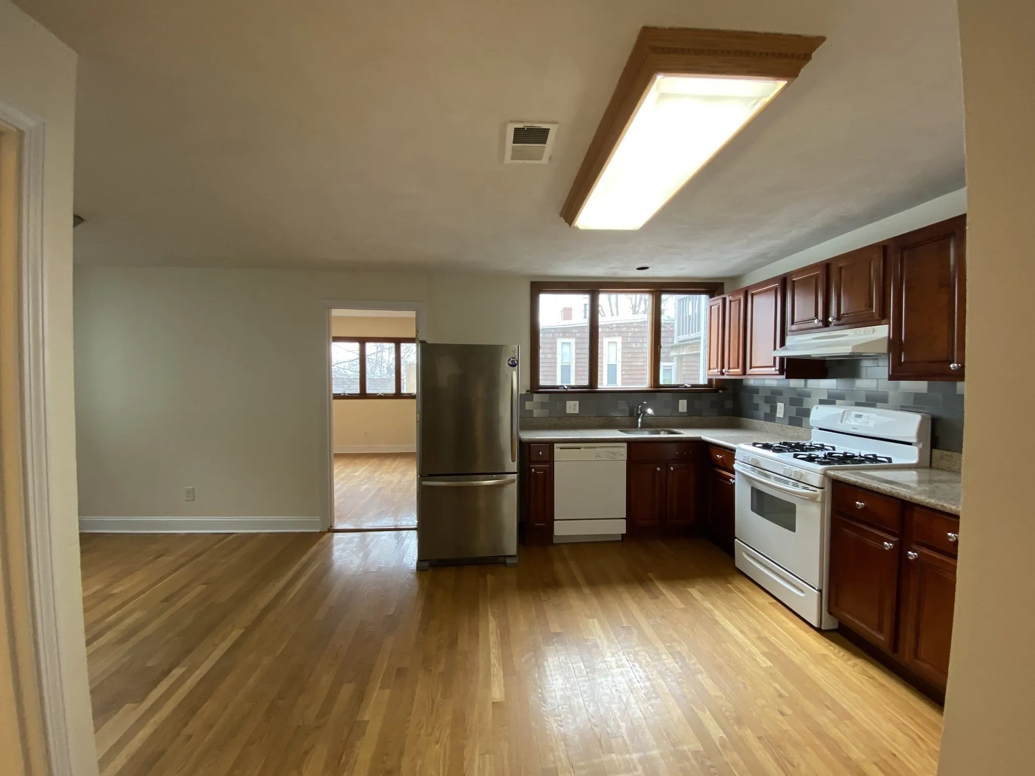 3 bed, 1 bath apartment for rent at 51 Telegraph St Unit 2, South Boston — photo 3 of 25