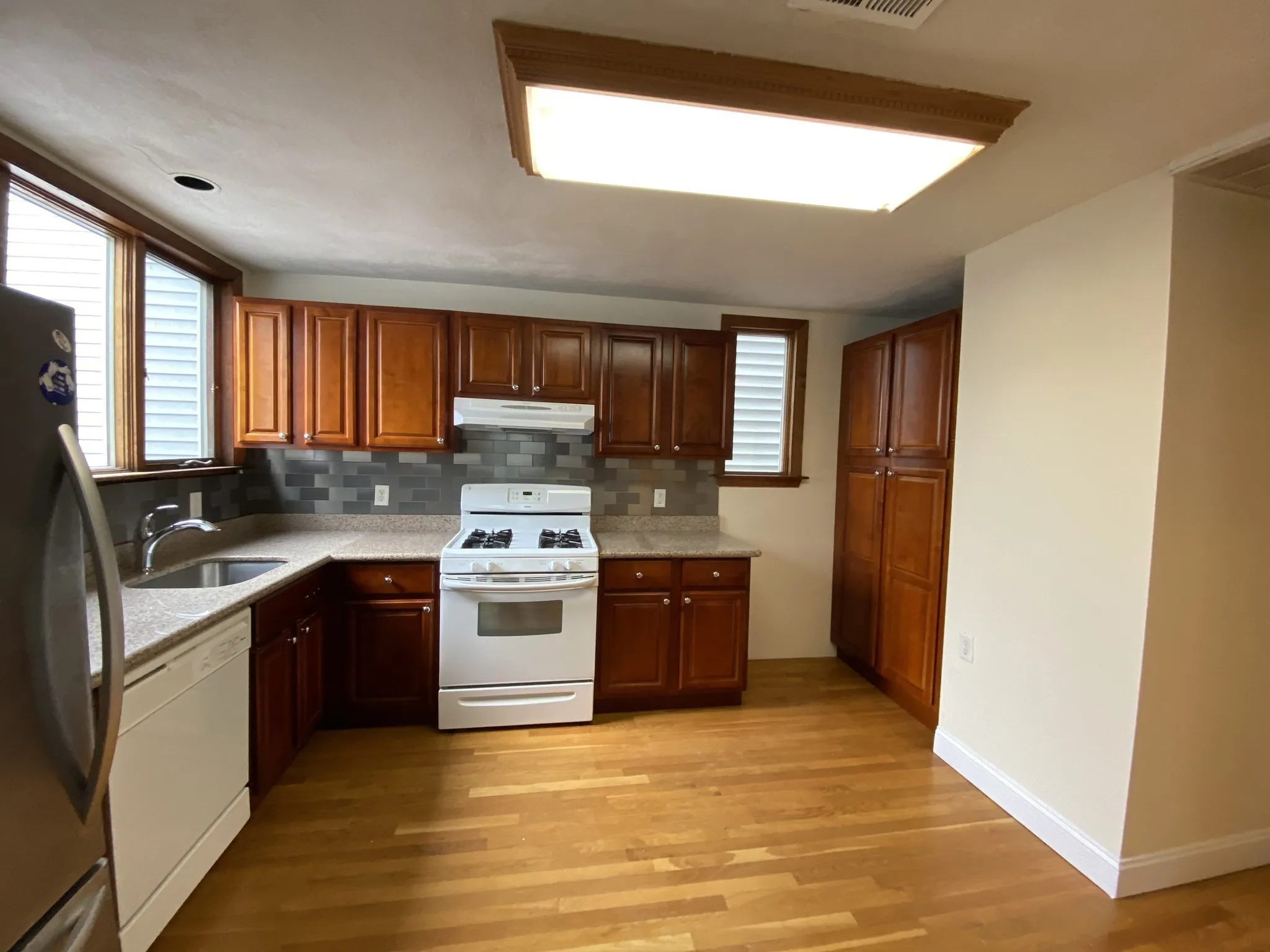 3 bed, 1 bath apartment for rent at 51 Telegraph St Unit 2, South Boston — photo 5 of 25
