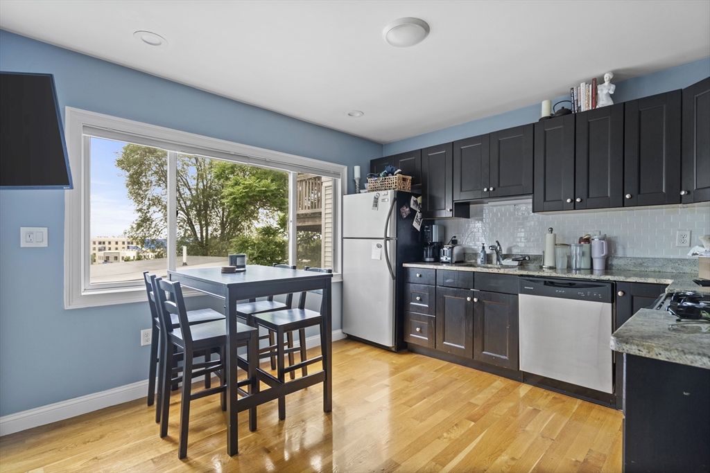 3 bed, 1 bath apartment for rent at 51 Telegraph St Unit 3, South Boston — photo 3 of 9
