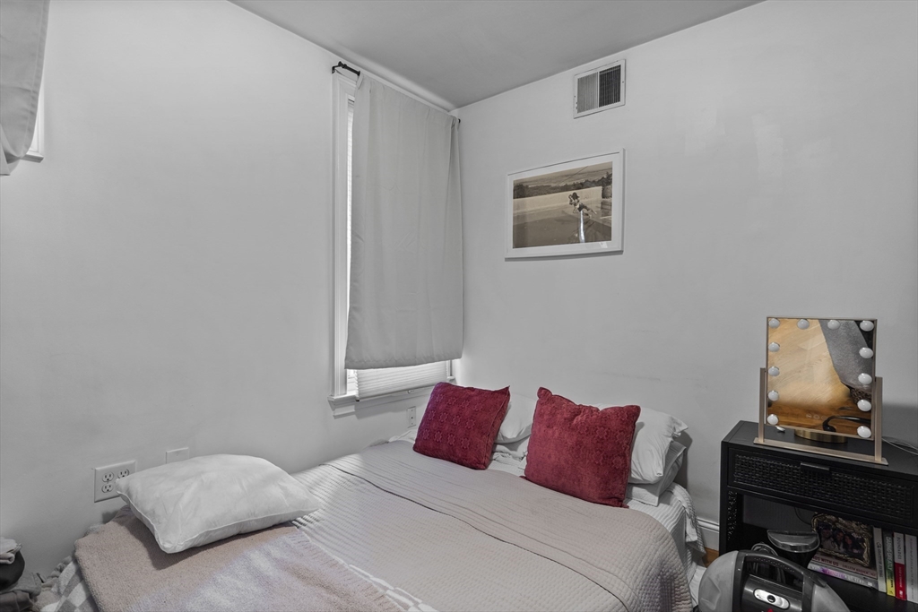 3 bed, 1 bath apartment for rent at 51 Telegraph St Unit 3, South Boston — photo 7 of 9