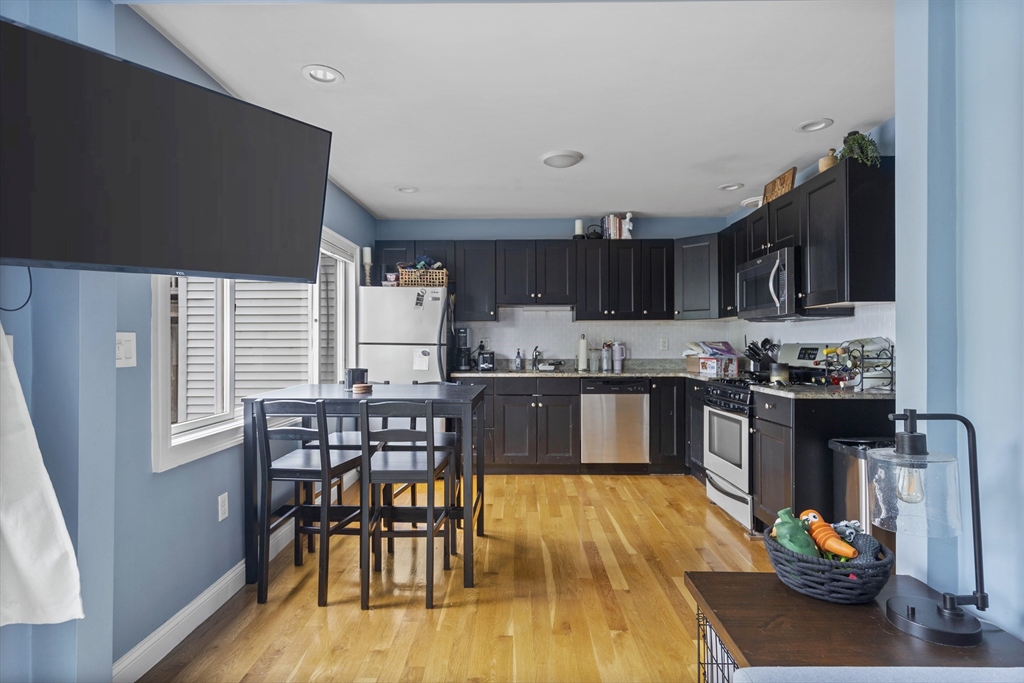 3 bed, 1 bath apartment for rent at 51 Telegraph St Unit 3, South Boston — photo 4 of 9
