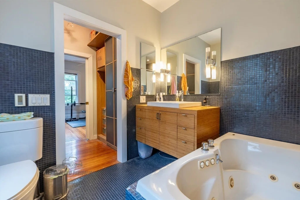 3 bed, 2 bath apartment for rent at 51 Waldeck St Unit 1, Dorchester — photo 25 of 33