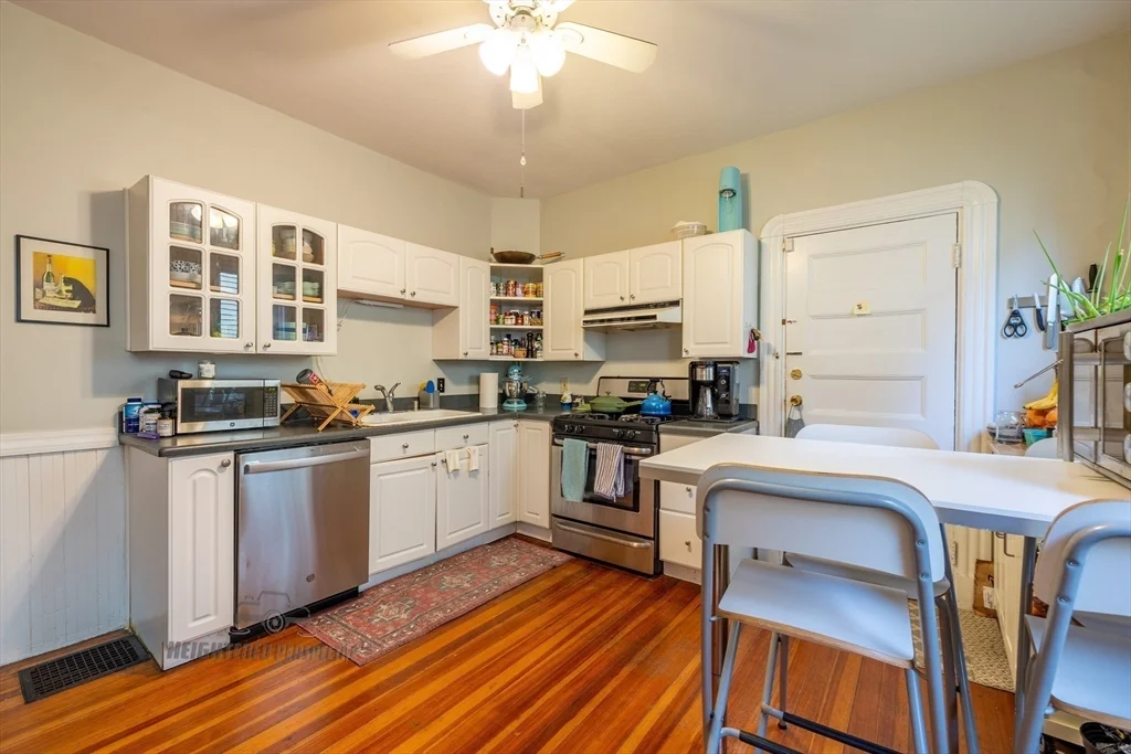 3 bed, 2 bath apartment for rent at 51 Waldeck St Unit 1, Dorchester — photo 14 of 33