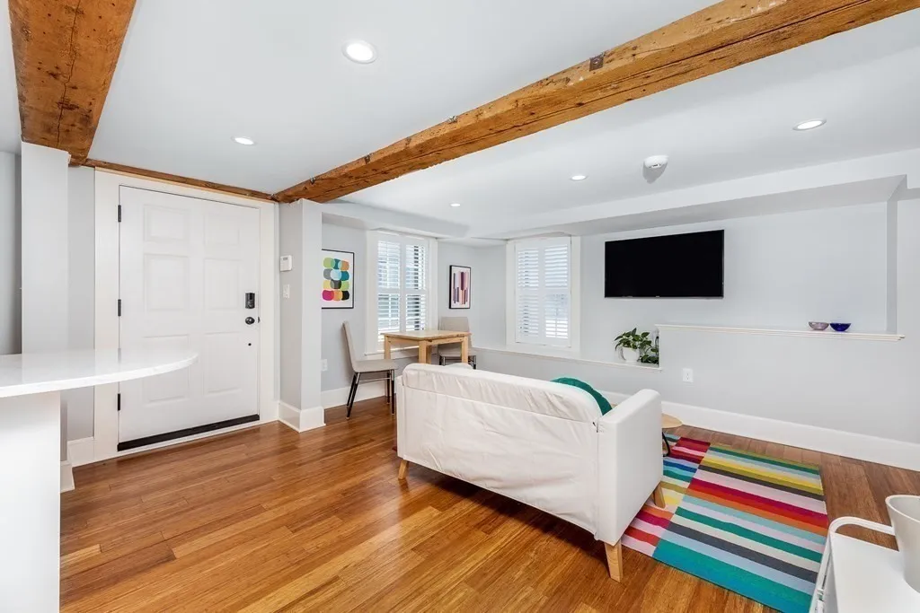 Studio bed, 1 bath apartment for rent at 51 Washington Unit 0, Marblehead — photo 2 of 6